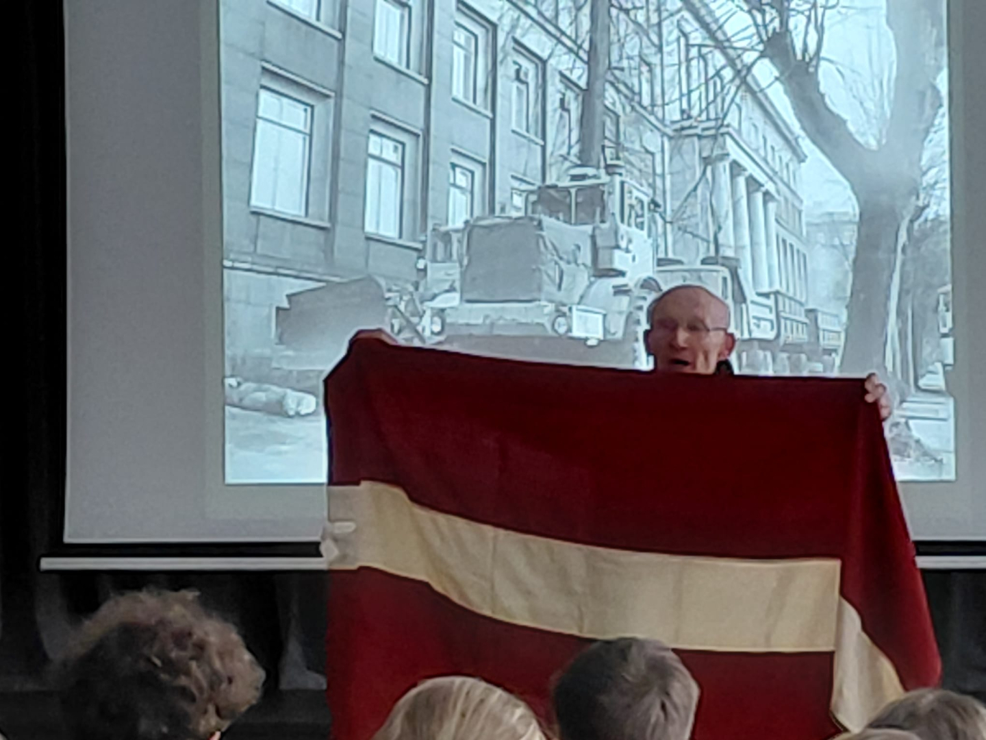 Krāsaina bilde, LNA izglītojoši pasākumi “1991. gada barikādes atceroties” Jēkabpils Valsts ģimnāzijā un Rīgas Šteinhauera vidusskolā