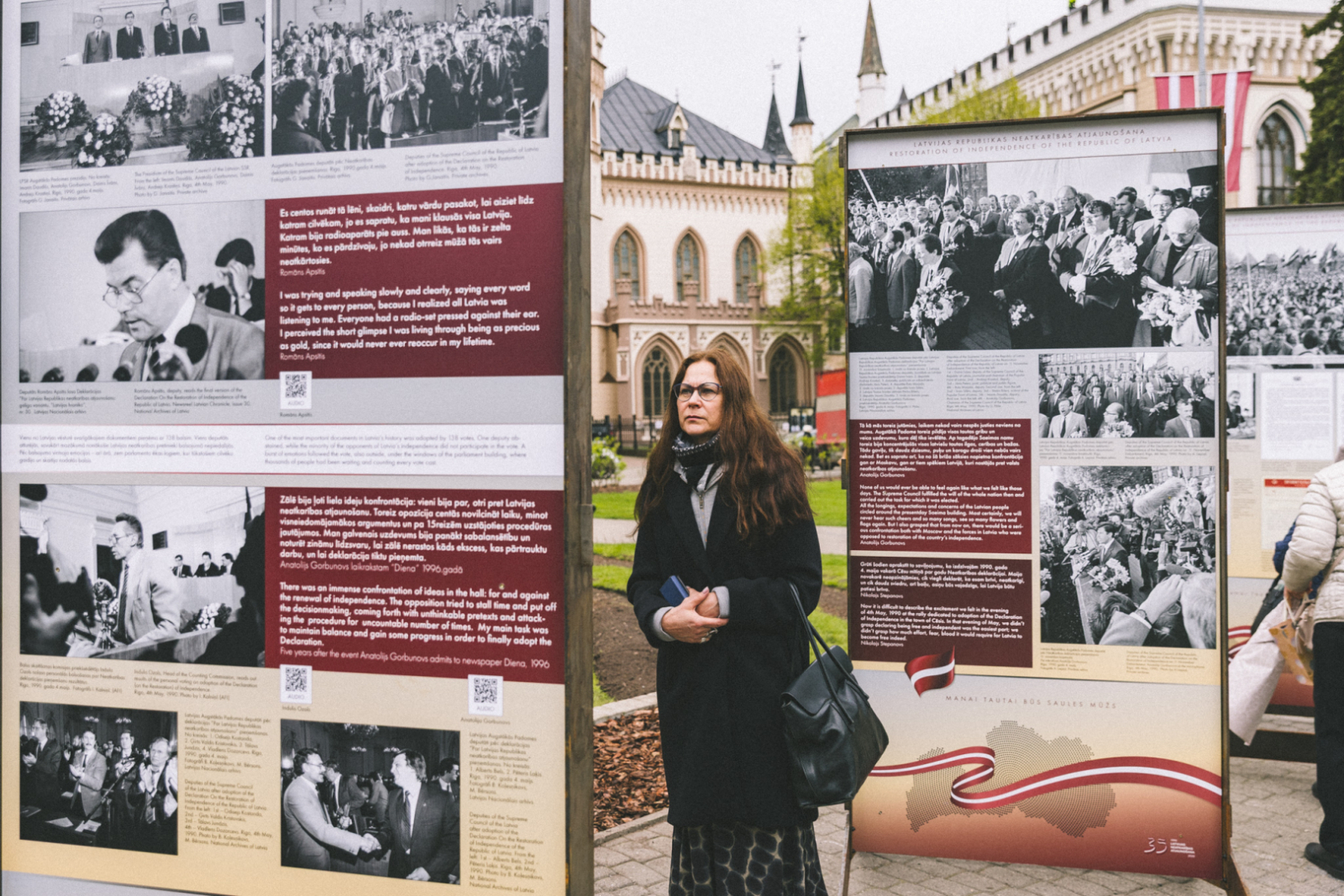 Krāsaina bilde, LNA izstādes "Esam brīvi, neatkarīgi” atklāšana – atzīmējot deklarācijas “Par Latvijas Republikas neatkarības atjaunošanu” 35. gadadienu, Foto: Oskars Artūrs Upenieks, KM