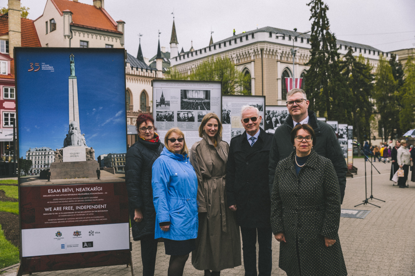 Krāsaina bilde, LNA izstādes "Esam brīvi, neatkarīgi” atklāšana – atzīmējot deklarācijas “Par Latvijas Republikas neatkarības atjaunošanu” 35. gadadienu, Foto: Oskars Artūrs Upenieks, KM