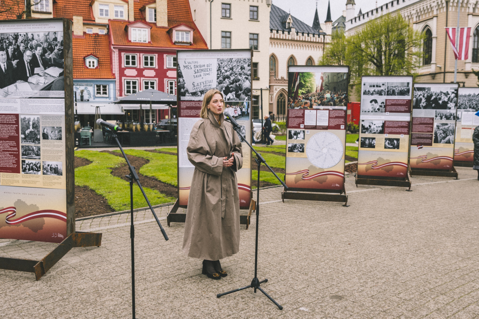 Krāsaina bilde, LNA izstādes "Esam brīvi, neatkarīgi” atklāšana – atzīmējot deklarācijas “Par Latvijas Republikas neatkarības atjaunošanu” 35. gadadienu, Foto: Oskars Artūrs Upenieks, KM