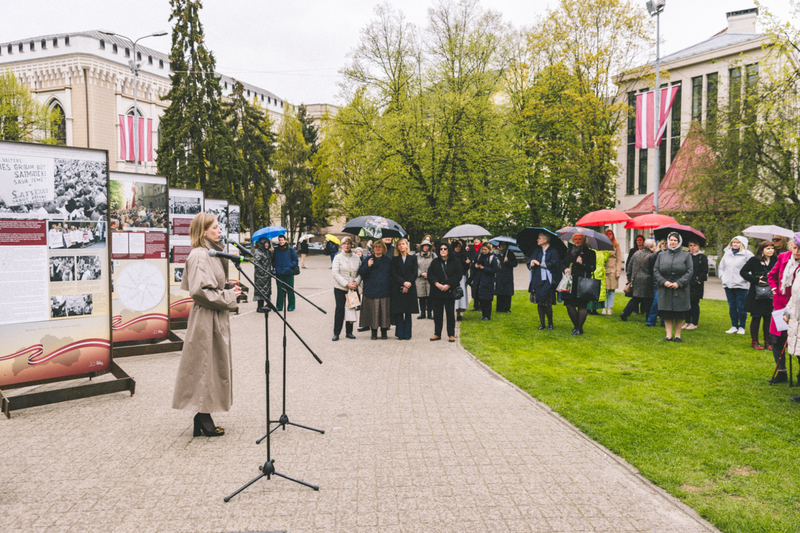 Krāsaina bilde, LNA izstādes "Esam brīvi, neatkarīgi” atklāšana – atzīmējot deklarācijas “Par Latvijas Republikas neatkarības atjaunošanu” 35. gadadienu, Foto: Oskars Artūrs Upenieks, KM