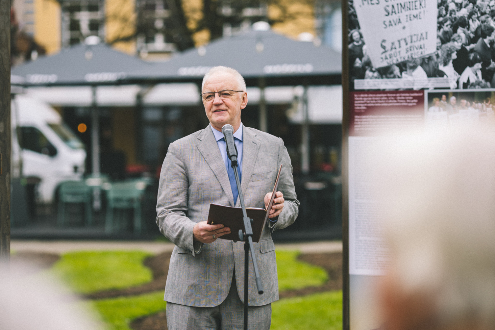 Krāsaina bilde, LNA izstādes "Esam brīvi, neatkarīgi” atklāšana – atzīmējot deklarācijas “Par Latvijas Republikas neatkarības atjaunošanu” 35. gadadienu, Foto: Oskars Artūrs Upenieks, KM