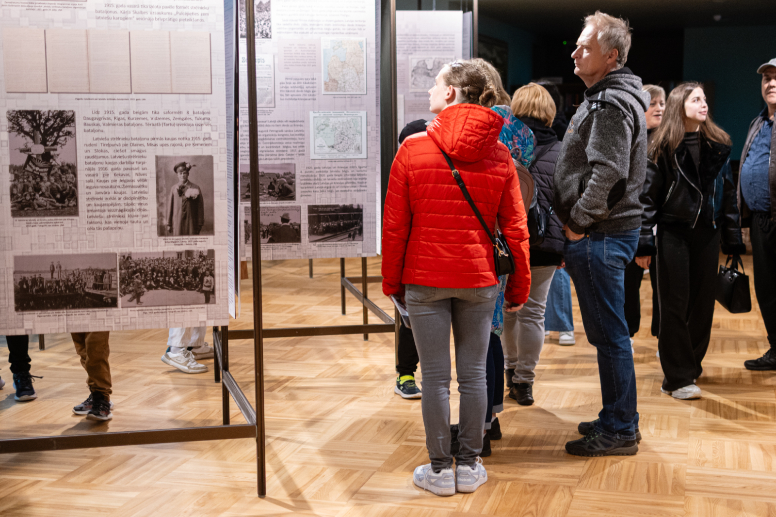 Krāsaina bilde, Latvijas Nacionālā arhīva izstāde "Ir Latvija. Ir Latvija brīva" Muzeju nakts ietvaros apskatāma Jelgavas pilī, foto Ruslans Antropovs.