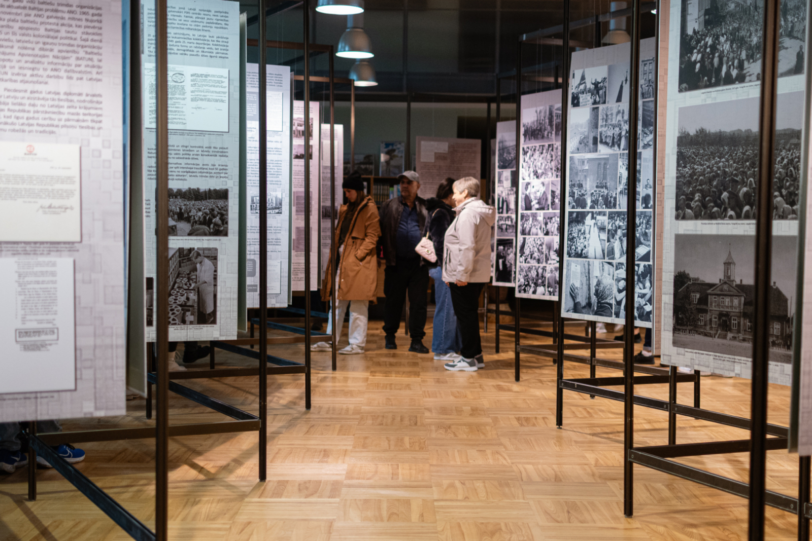 Krāsaina bilde, Latvijas Nacionālā arhīva izstāde "Ir Latvija. Ir Latvija brīva" Muzeju nakts ietvaros apskatāma Jelgavas pilī, foto Ruslans Antropovs.