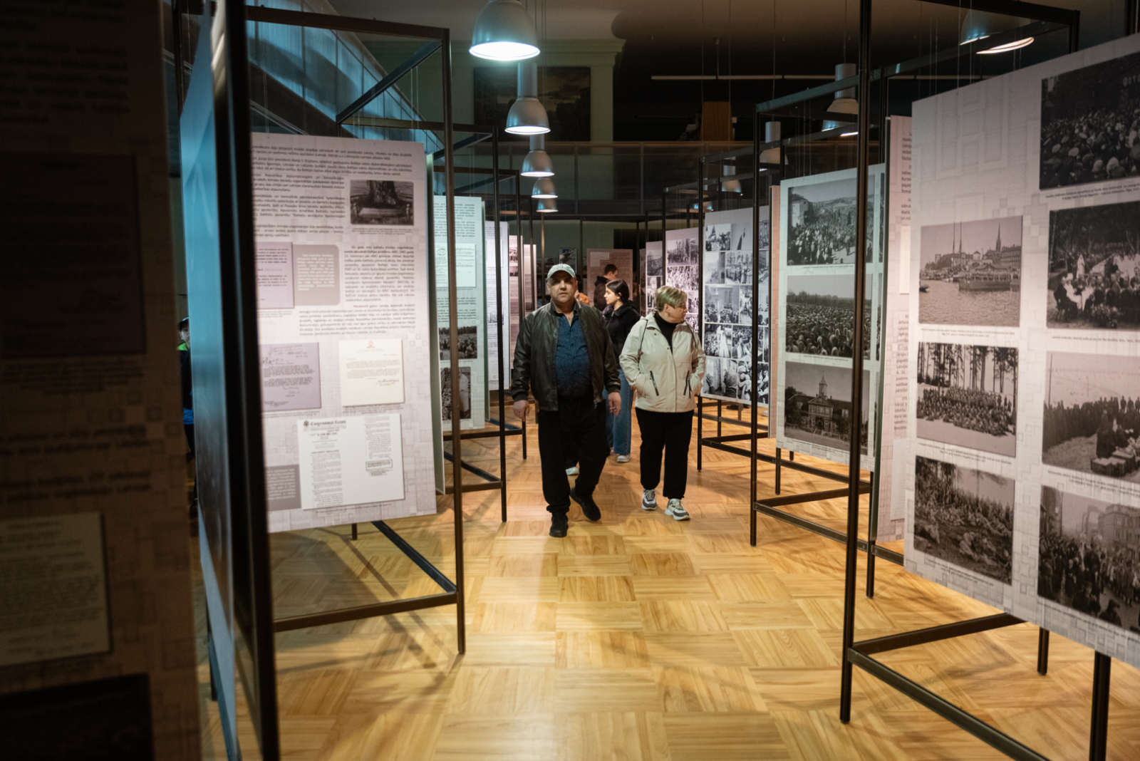 Krāsaina bilde, Latvijas Nacionālā arhīva izstāde "Ir Latvija. Ir Latvija brīva" Muzeju nakts ietvaros apskatāma Jelgavas pilī, foto Ruslans Antropovs.