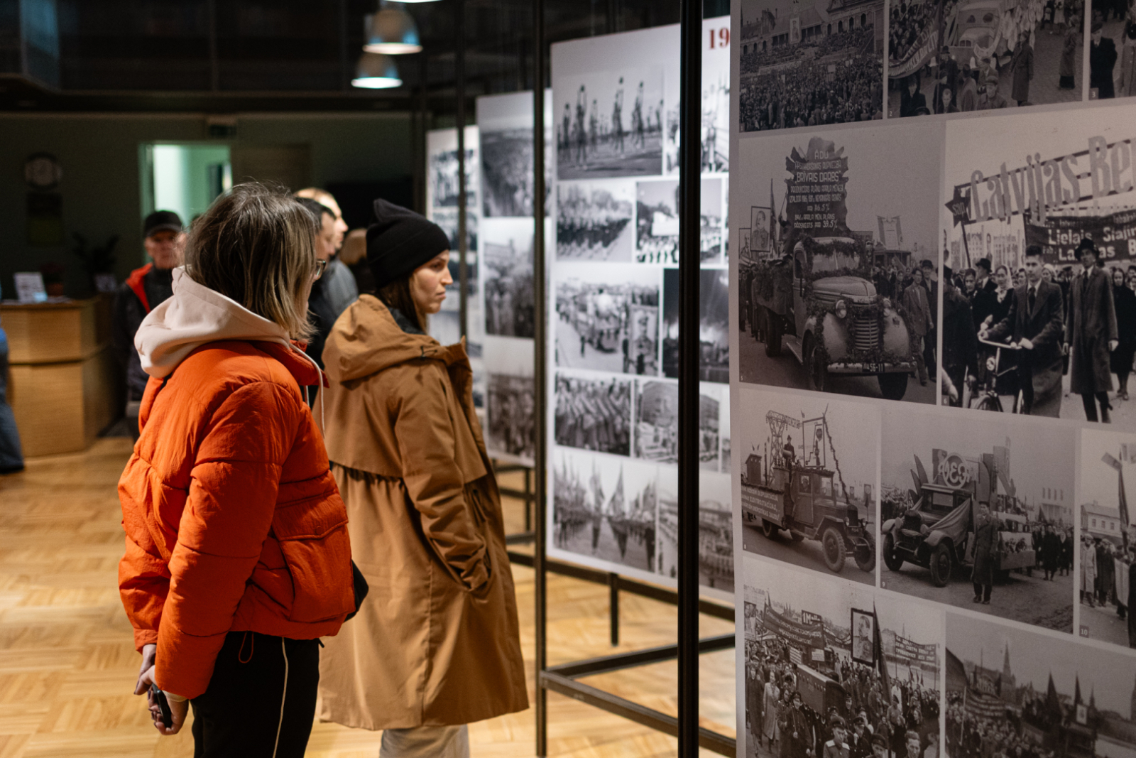 Krāsaina bilde, Latvijas Nacionālā arhīva izstāde "Ir Latvija. Ir Latvija brīva" Muzeju nakts ietvaros apskatāma Jelgavas pilī, foto Ruslans Antropovs.