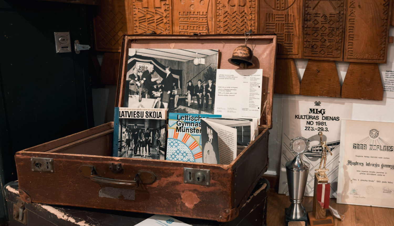 Krāsaina bilde, Izstāde