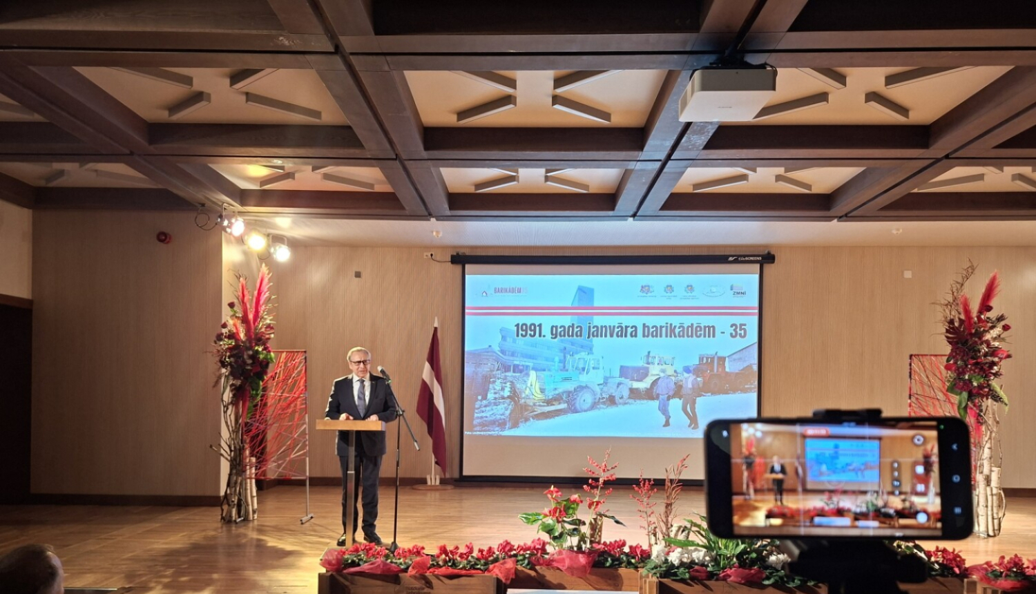 Krāsaina bilde, LNA izstādes atklāšana "Barikādēm 35" Zemkopības ministrijā
