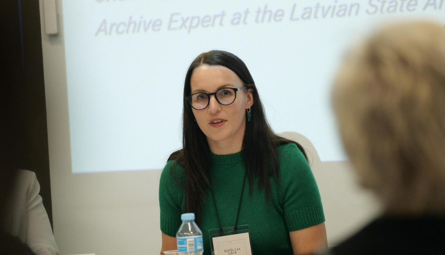 Krāsaina bilde, LNA Latvijas Valsts kinofotofonodokumentu arhīva eksperte Natālija Lāce piedalās Starptautiskās arhīvu padomes kongresā Barselonā