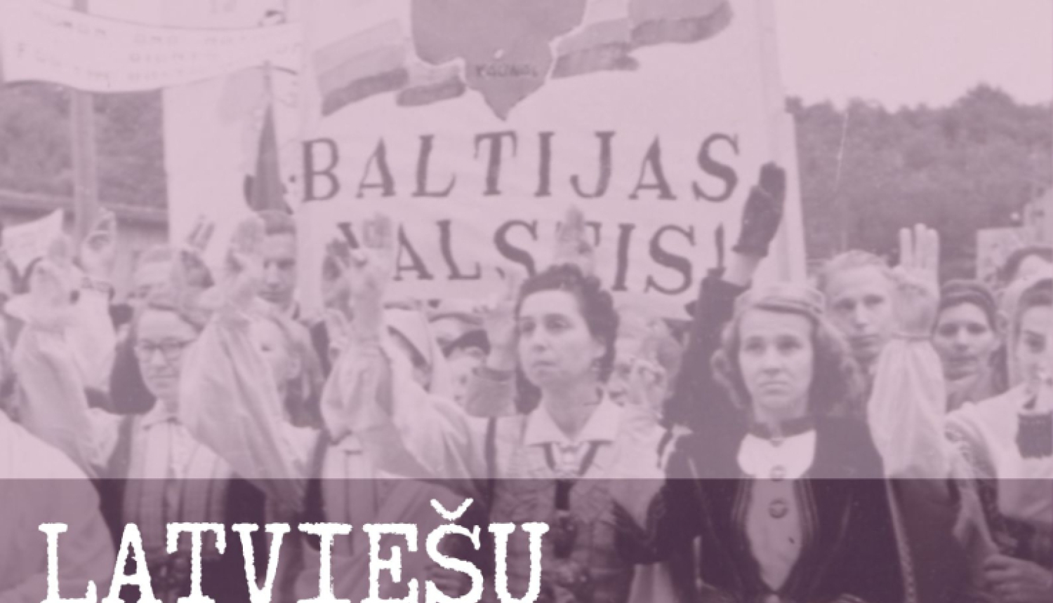Plakāts, grupas foto, sievietes, tērptas nacionāljos tērpos, fonā plakāts ar uzrakstu  Baltijas valstis