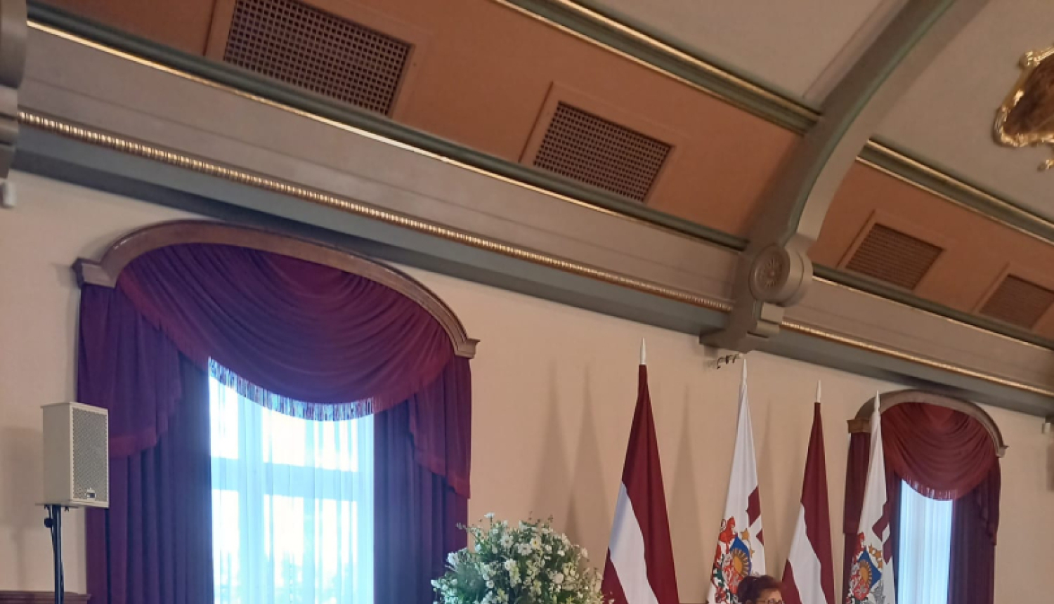 Krāsaina bilde, LNA eksperte Meldra Usenko uzrunā konkursa laureātus