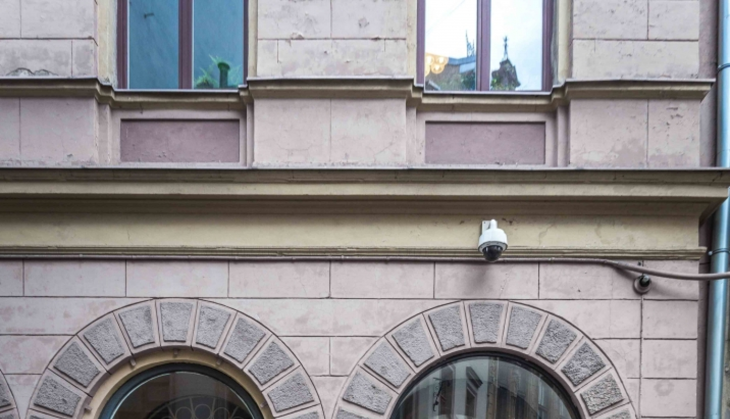 Administrācijas ieeja, Šķūņu ielā 11, Rīga