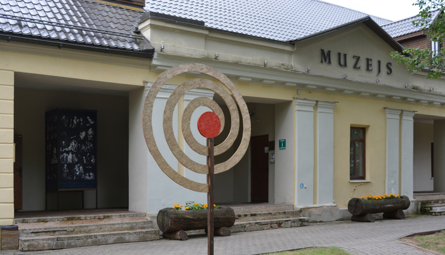 Krāsaina bilde, Balvu muzeja ēka