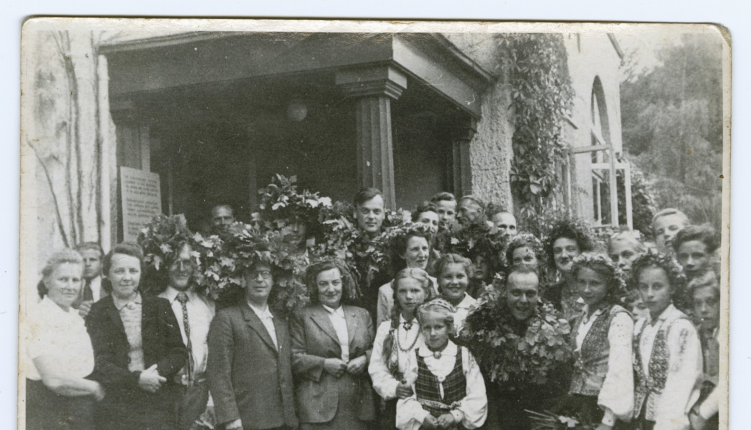 Nacionālo identitāti veidojošas tradīcijas