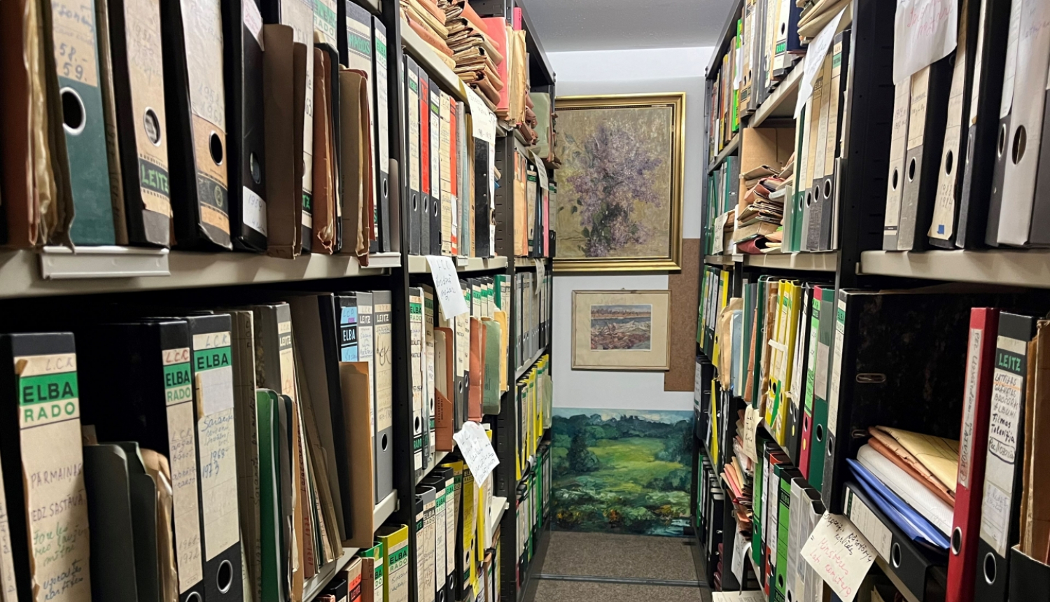 Krāsaina bilde, latviešu diasporas dokumentu arhīvs Latviešu centrā Minsterē