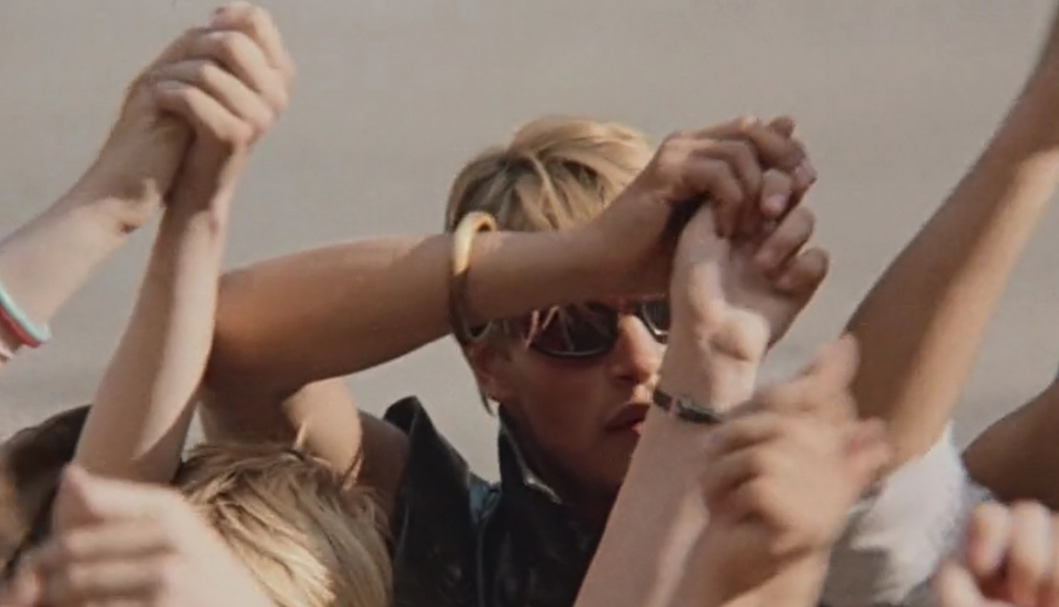 Krāsaina bilde, kadrs no filmas "Vai viegli būt jaunam?"