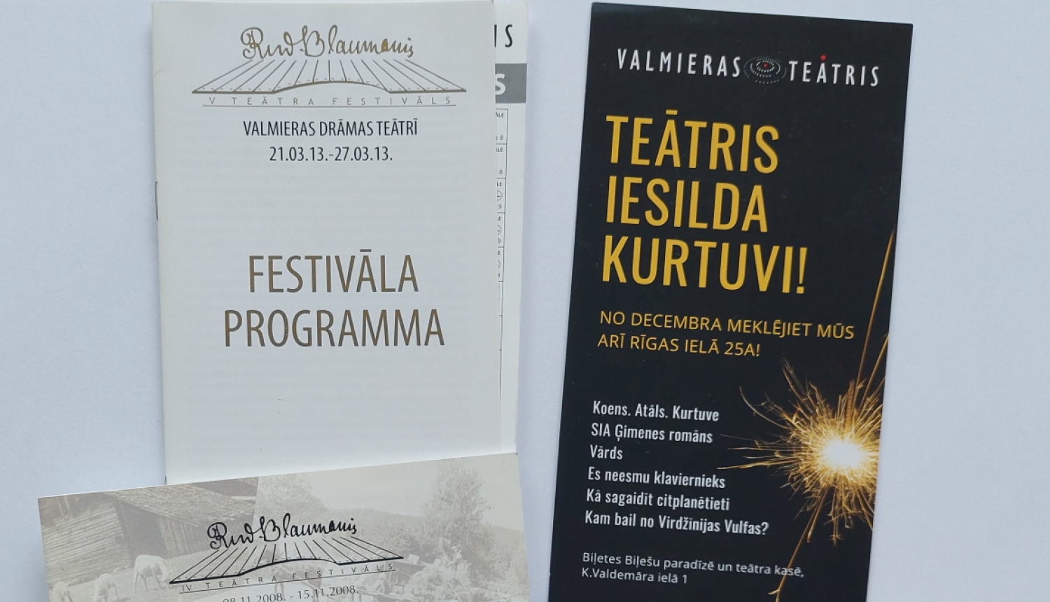 Tematiskās kolekcijas Valmieras drāmas teātris fragments - krāsaina bilde, izrāžu programmas
