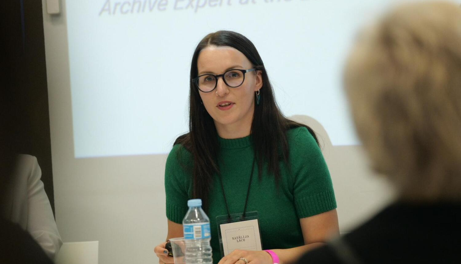 Krāsaina bilde, LNA Latvijas Valsts kinofotofonodokumentu arhīva eksperte Natālija Lāce piedalās Starptautiskās arhīvu padomes kongresā Barselonā