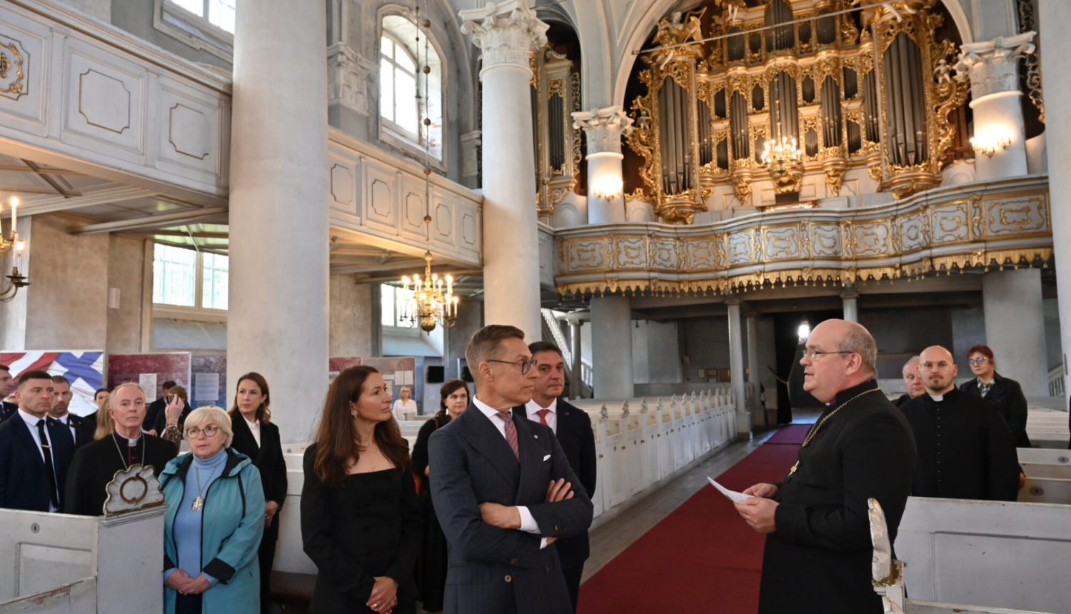 Krāsaina bilde, Somijas prezidenta vizītes programmas ietvaros Liepājā iepazinās ar LNA izstādi “Somu jēgeri Latvijā”